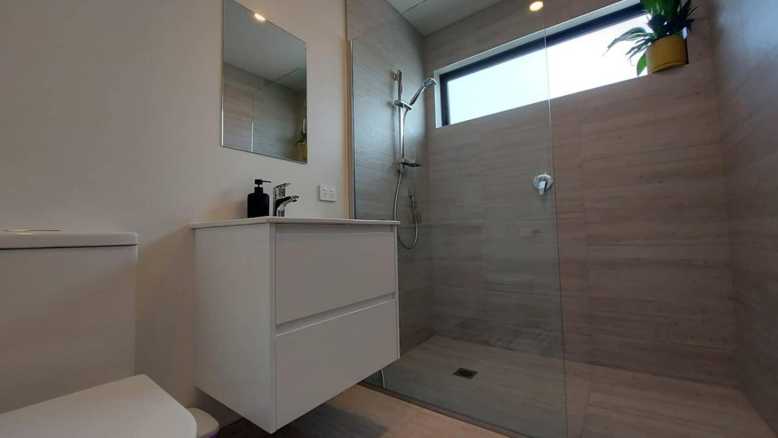 Sleek Suite By The Sand 2-Bedroom Dunedin Eksteriør billede
